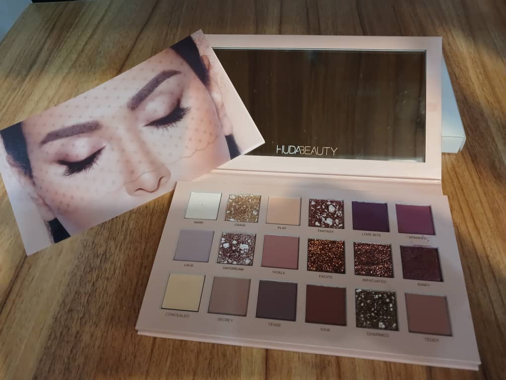 پلت سایه 18 عددی Huda beauty