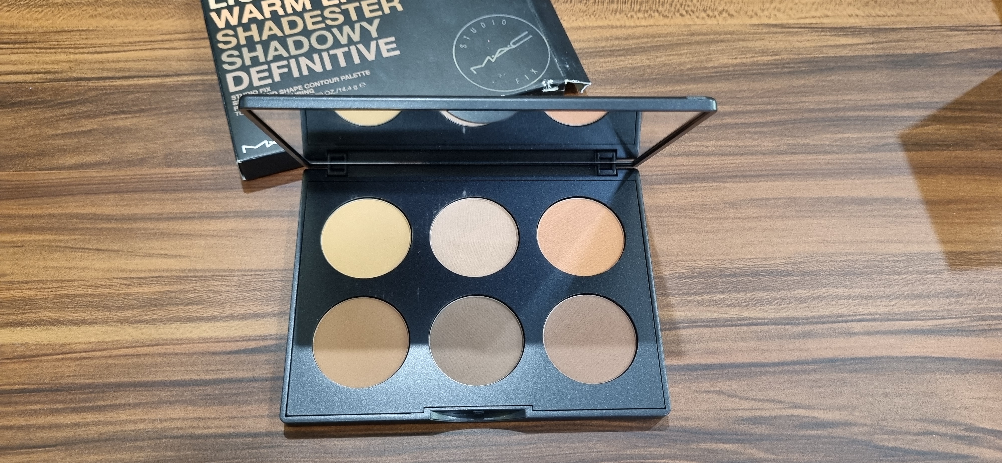 Studio Fix Sculpt and Shape Contour Palette Light/Medium